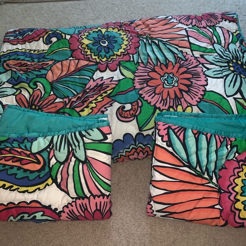 PB TWIN SIZE COMFORTER W/ 2 PILLOW SHAMS